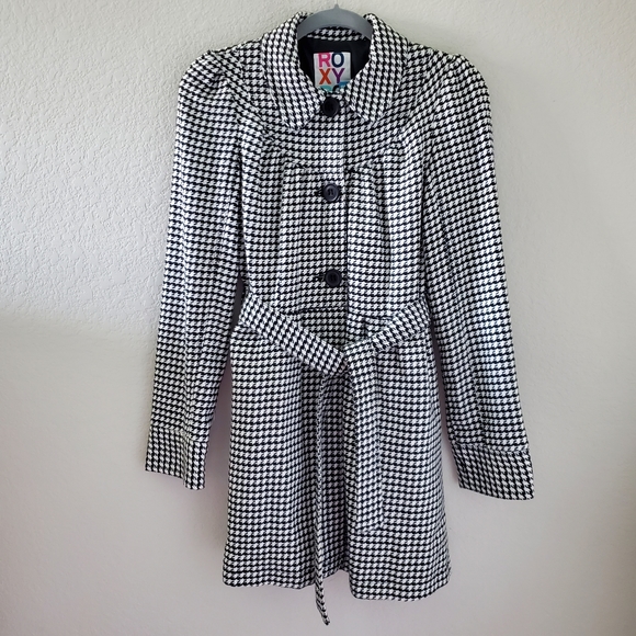 Roxy Jackets & Blazers - Roxy houndstooth puffsleeves belted coat